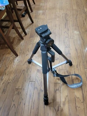 Vanguard VT-560 Aluminum Digital Camera Tripod - Image 1 of 3