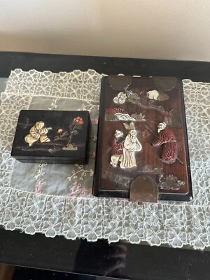 2 CAJAS ANTIGUAS CHINAS DE MADERA DE ÉBANO CON DECORACIONES, JADE, MADREPERLA ETC. Foto 1 de 4