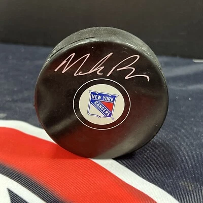 Mike Richter New York Rangers AUTO Signed Rangers Logo Puck Steiner CX - Image 1 of 3