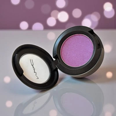 MAC Eye Shadow Powder Single, STARS ‘N’ ROCKETS (veluxe pearl) 0.05oz / 1.5g NEW - Image 1 of 4