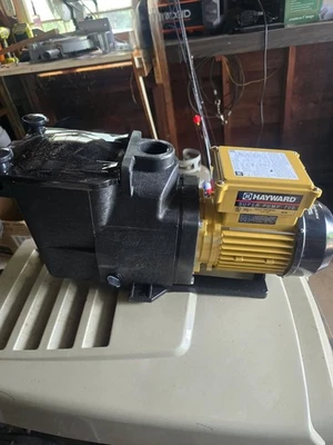 Hayward Super Pump 700 1.5 HP In Ground Single Speed 115and230v - Image 1 of 3