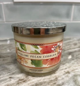 Bath & Body Works Praline Pecan Cobbler 3 Wick Candle NEW - Picture 1 of 5