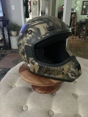 M2R Camo Closed Face Helmet Medium Style 90 - Image 1 of 4