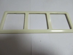 JUNG 3-fach Rahmen für ST500 Abdeckung Abdeckrahmen creme weiss 583  - Bild 1 von 1