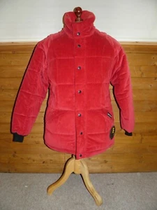 Mark Regent wattierter roter Cordmantel erhältlich in Small & Medium - Bild 1 von 9