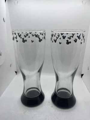 Par de vasos de cerveza Pilsner de orejas de Mickey Mouse esmeriladas grabados de Disney bases negras Foto 1 de 4