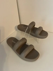 Chanclas para mujer Old Navy. Goma, gris. Talla 8 NUEVAS Toboganes sin cordones - Imagen 1 de 9