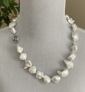 143 Gr. Freeform Freshwater Pearl ? Necklace Silver Clasp Tropical 22” Unmarked - Picture 1 of 8