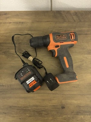 Broca Black and Decker 12v com bateria e carregador testada e funcionando - Imagem 1 de 4