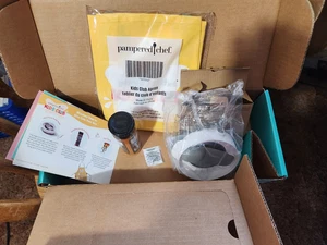 Caja muy divertida de masa de club infantil Pampered Chef - Imagen 1 de 2