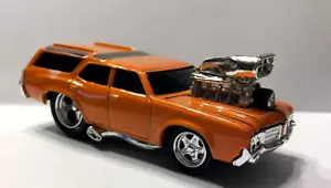 MUSCLE MACHINES 1970 VISTA CRUISER STATION WAGON - Picture 1 of 4