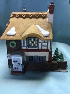 DEPT 56 BETSY TROTWOOD'S COTTAGE Dickens Village Series Heritage Collection - Bild 1 von 6