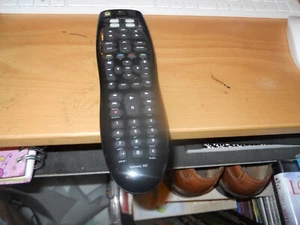 Logitech Harmony 300 GENUINE Programmable Remote Control FREE SHIPPING - Afbeelding 1 van 2