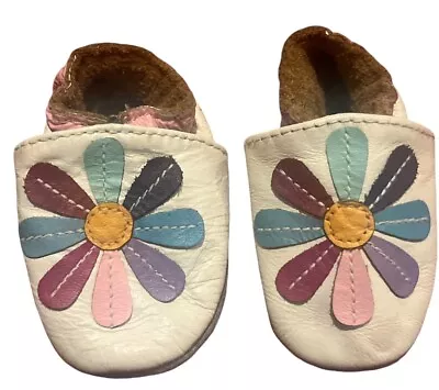 Momo Baby Crib Shoes White Leather  Girl Rainbow Lily  Infant 0-6 Months - Image 1 of 4