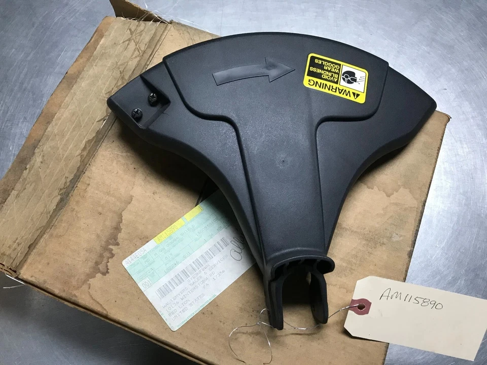 Оригинальный щиток триммера John Deere — AM115890 - Изображение 1 из 1