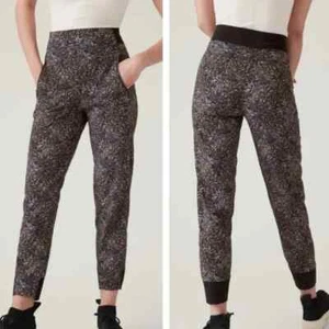 Athleta Womens Pants Size 2P Trekkie North Tapered Joggers Kinetic Abstract - Picture 1 of 8