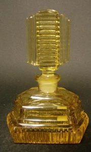 Flakon, wohl Baccarat. Frankreich, ca. 1925. Citrinfarbenes Glas.  - Bild 1 von 3