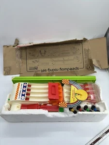 WOOLWORTH WOOLCO SPEEDWAY 4 LANE RACING SET - Bild 1 von 18