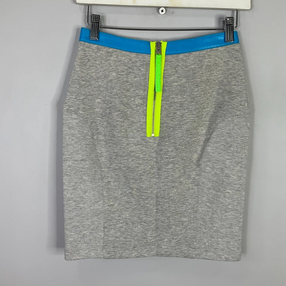 Falda Ceremonia de Apertura Gris Panellado Lápiz Mujer Talla 2 Borde Cuero de Cabra Foto 1 de 4