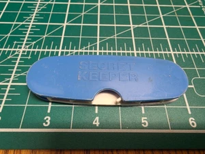 Vintage Pocket Secret Keeper Blue Compact Coin Holder Dime Nickel Quarter - Picture 1 of 5