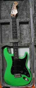 Fender Stratocaster Original Contour Body Green Electric Guitar Road Runner Case - Picture 1 of 12