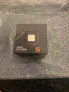 AMD Ryzen 5 7600 Processor (6 cores/12 threads,AM5 Socket, 5.1 GHz max boost - Picture 1 of 5