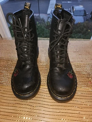 Women's Shoes Dr. Martens 1460 VONDA Floral Leather Boots Size 5 - Image 1 of 4