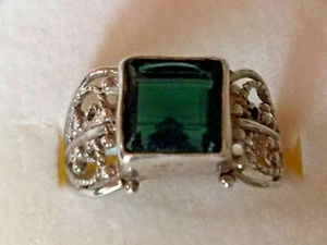 Vintage Sterling Silver Filigree Ring with Dark Green Stone. Size 7.5 - Picture 1 of 4