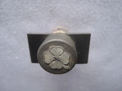 ALFA ROMEO MILANO / 75 Salpicadero Falcos ENCENDEDOR DE CIGARRILLOS con Cuadrifoglio Plateado Foto 1 de 4