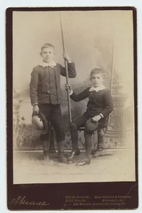 1890er Kabinettkarte ZWEI BRÜDER IN KURZER HOSE Cincinatti Ohio - Bild 1 von 2