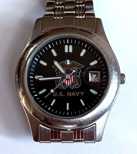 Reloj de cuarzo para hombre con emblema de la Marina de los Estados Unidos con fecha y correa SS con batería NUEVA - Imagen 1 de 10
