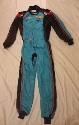 TUTA IGNIFUGA TOP CIANO TG 52 OMP ONE-S IA01853 OMOL FIA 8856-2000 SCAD 2028 - Immagine 1 di 4