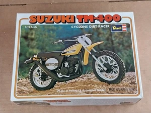 Revell Suzuki TM-400 Cyclone Dirt Racer Modellbausatz Maßstab 1:12 1976 - Bild 1 von 16