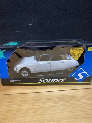 AX285 SOLIDO PRESTIGE 1/18 1:18 CITROEN DS BERLINE 1963 REF 8033 BLANCHE - Image 1 of 4