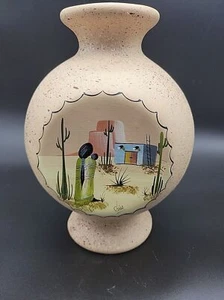 Mexico Pottery Ceramic Vase Hand Painted Village Wolf Vintage Signed Beige - Picture 1 of 11