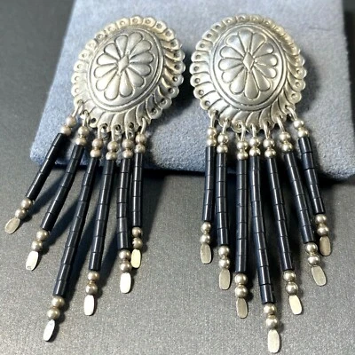 Pendientes plumero vintage de plata esterlina con flecos de coral negro Southwestern Concho  Foto 1 de 4