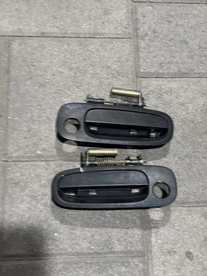 Manija de puerta exterior negra para conductor pasajero Toyota Celica GT 2001-2005 FABRICANTE DE EQUIPOS ORIGINALES Foto 1 de 4