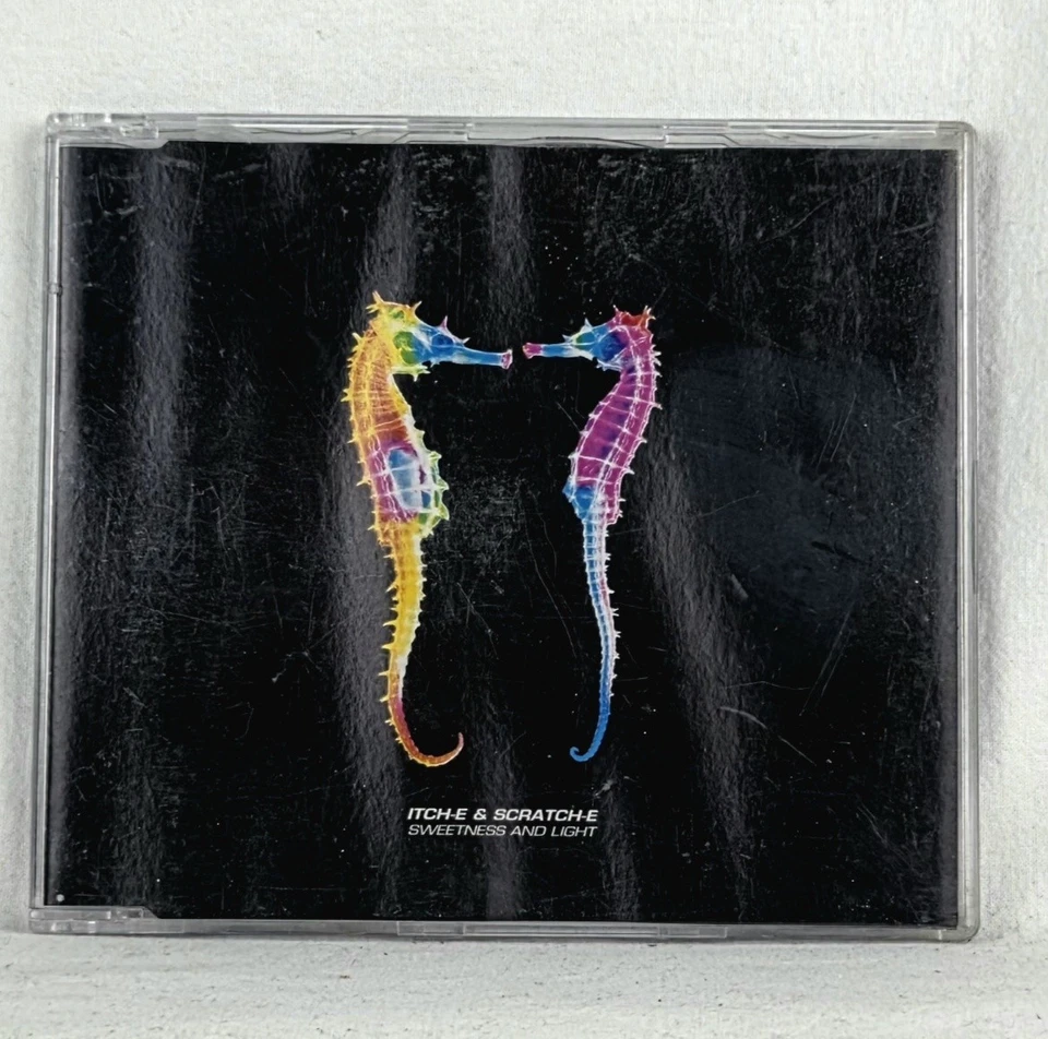 CD Dulzura y Luz ITCH-E & SCRATCH-E Promoción Única Sello Dorado Volition  Foto 1 de 4