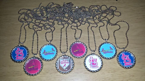 "ST LOUIS CARDINALS" FLAT BOTTLECAP NECKLACES! party favors Cover