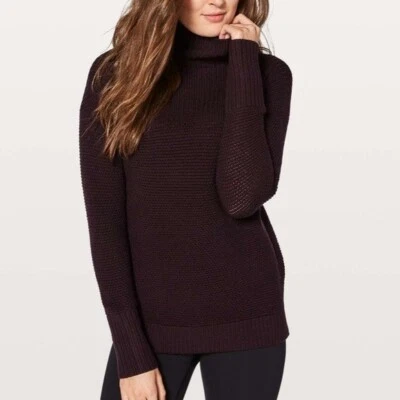 Suéter para mujer Lululemon cálido y restaurador negro cereza púrpura lana merino Foto 1 de 4