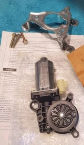 ✅️ 00-05 Chevy Impala Rear RH Right Passenger Side Door Window Motor Chevrolet - Picture 1 of 4