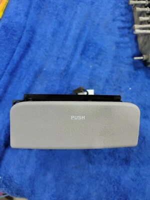 Bandeja extraíble para tablero compatible con 2004 2005 2006 2007 2008 2009 KIA SPECTRA 84760-2F000 Foto 1 de 4