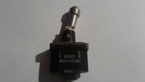 (1pz) MS24658-23G,MICROINTERRUTTORE, Interruttore a leva di bloccaggio ON ON SPDT 20A - Foto 1 di 1