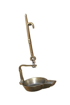 Ancienne petite lampe à huile en laiton à suspendre - Photo 1/4