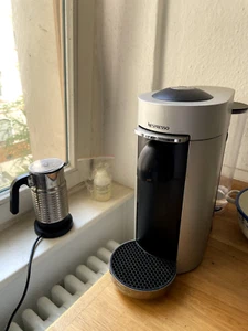 kaffee kapseln nespresso maschine und Milchaufschäumer - Bild 1 von 2