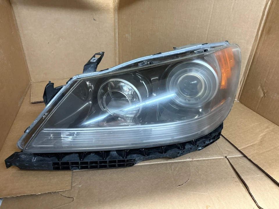 2005-2008 ACURA RL LEFT DRIVER SIDE HEADLIGHT XENON HID OEM - Image 1 of 4