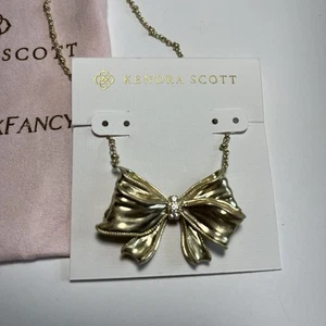 🎀Kendra Scott x LoveShackFancy Gold Statement Bow Necklace White Crystal New✨ - Picture 1 of 12
