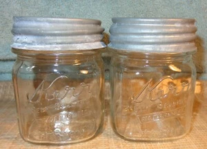2 ALTE VINTAGE KLARGLAS KERR 3/4 PINT QUADRATISCHE EINMACHGLÄSER MIT KUGEL ZINKDECKEL - Bild 1 von 15