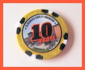 BLUEGRASS HD LOUISVILLE KY 10 AÑOS HARLEY DAVIDSON FICHA DE PÓQUER DORADO/NEGRO - Imagen 1 de 2