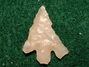 CLEAR CHALCEDONY EASTGATE ARROWHEAD FOUND IN INYO COUNTY CA. - Picture 1 of 9